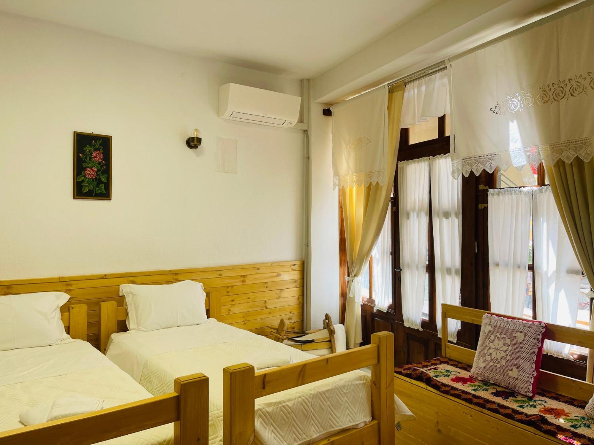 Medieval Rooms Gjirokastër Eksteriør bilde